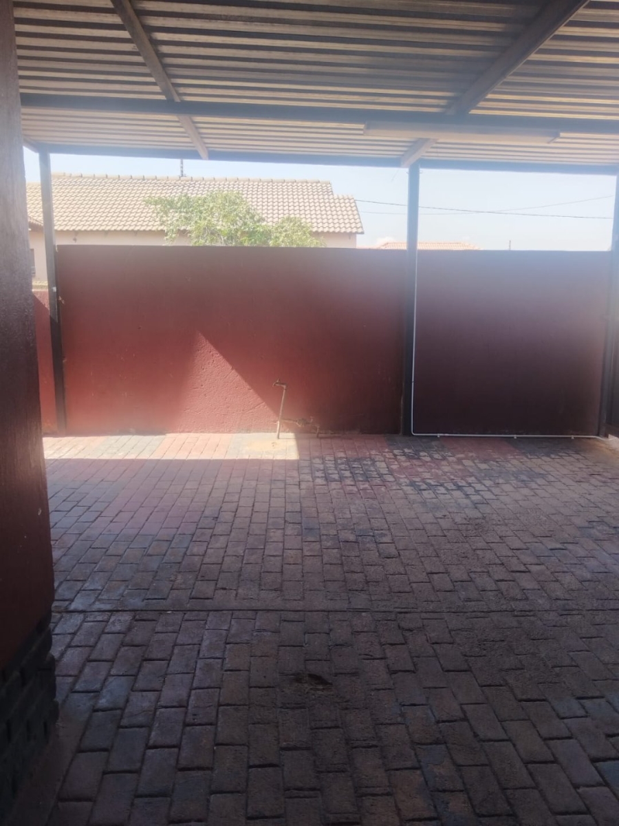 To Let 3 Bedroom Property for Rent in Lebanon North West